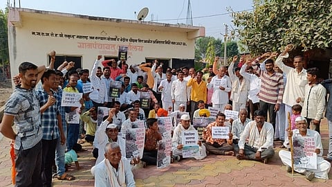 Beed: पिकविम्यासाठी 100 गावखेड्यातील शेतकरी आक्रमक