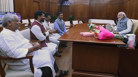 Prime Minister Narendra Modi Disscussing With Goa CM Pramod Sawant On Results Of Assembly Election