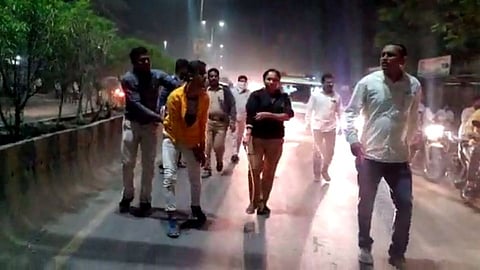 पोलीस ठाण्यापर्यंत वरात