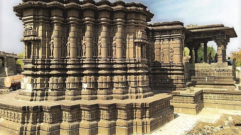 Hemadpanthi temple
