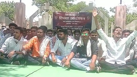 ncp youth agitation for offline exam near sant gadge baba amravati university
