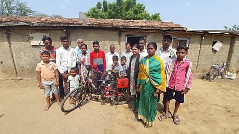 sushant metkari along with his family and electric bicycle