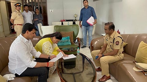 police serves notice to navneet rana and ravi rana