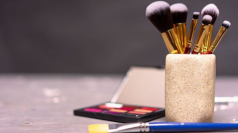 how to care makeup brush, Skin Care Tips in Marathi, Beauty Tips in Marathi
