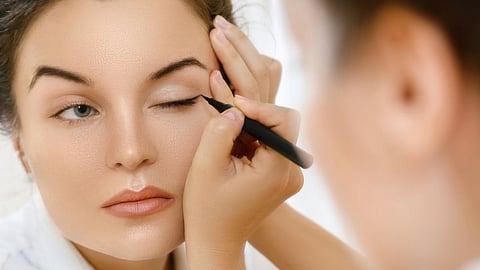 How to remove eyeliner in Marathi, eyeliner tips in Marathi, beauty tips in Marathi