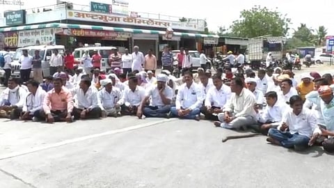 Swabhimani Shetkari Sanghatana Rasta Roko Andolan In Anavali