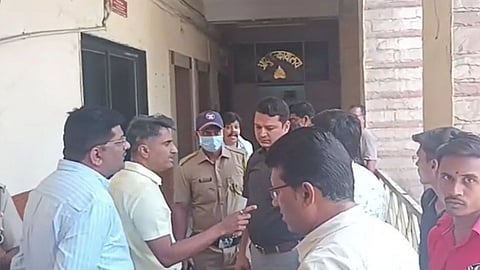 Man has tried to attack on aurangabad commissioner astik kumar pandey over water issue