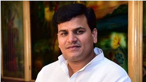 Ravi Rana News: आमदार रवी राणा वादाच्या भोवऱ्यात! मनपा कर्मचाऱ्याला सफाईसाठी नाल्यात उतरवलं; भाजपकडून गुन्हा दाखल करण्याची मागणी