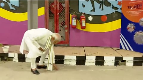 Prime Minister Modi, Pragati Maidan, ITPO Tunnel, PM Modi Picks Up Litter At Pragati Maidan Tunnel