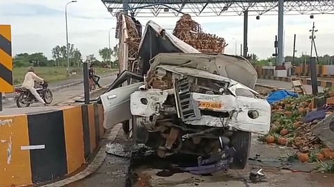 accident, pandharpur, karad, msrtc bus