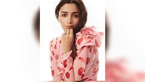Alia Bhatt was spotted with the team of 'Darlings' where she was seen flaunting her baby bump