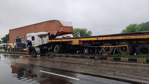 nagpur mumbai highway, accident,