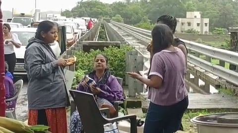 rain, lonavala, tourists