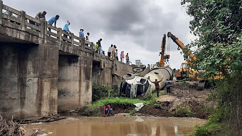 beed, accident