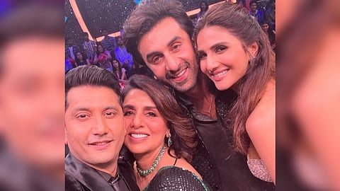 Ranbir is seen dancing to the song of his upcoming film Shamshera Ji Hazoor with his mother Neetu Kapoor