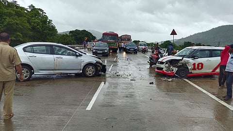 car accident at mumbai goa highway
