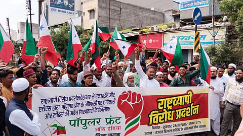 Jalna: ‘एनआयए’च्या कारवाई विरोधात पॉपुलर फ्रंटची निदर्शने; ताब्यात घेतलेल्यांना सोडण्याची मागणी