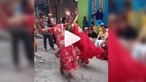 Women Dance Viral Video