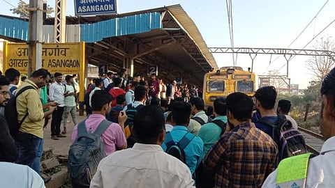 Mumbai local train