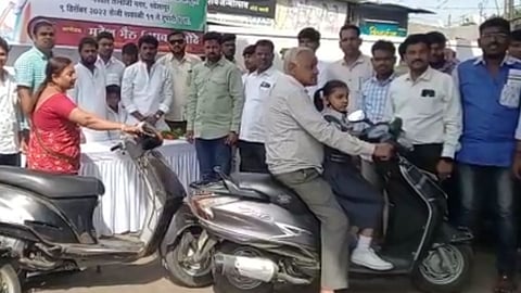 solapur, praniti shinde, Free Petrol in Solapur