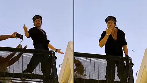 Shah Rukh Khan Meeting His Fans