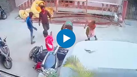 Nanded delivery boy beaten CCTV video