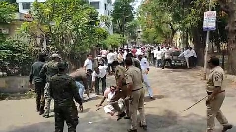 Dhule Lathicharge