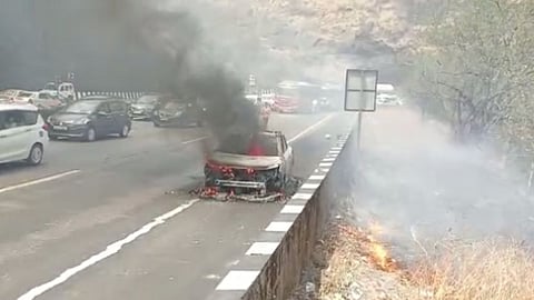 Mumbai-Pune Expressway Car Fire