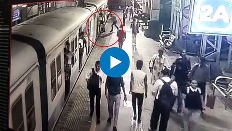 Mumbai Local Train Viral Video