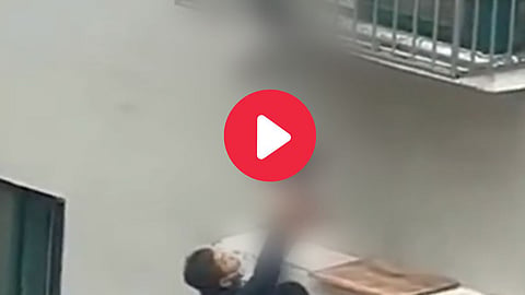 Child Accident Viral Video : भयंकर! ८ महिन्याच्या चिमुकल्याचं खिडकीत अडकलं मुंडकं...; पुढे काय घडलं पाहा VIDEO