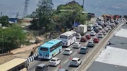 Mumbai-Pune Highway: जुन्या मुंबई-पुणे महामार्गावर मोठी वाहतूक कोंडी, वाहनांच्या लांबच लांब रांगा