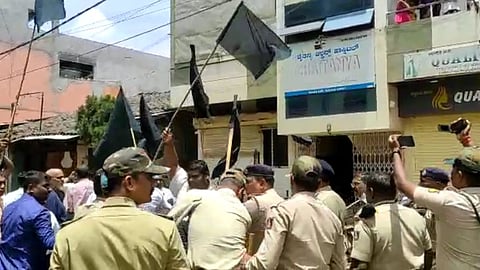 Devendra Fadnavis, Belgaum, Police