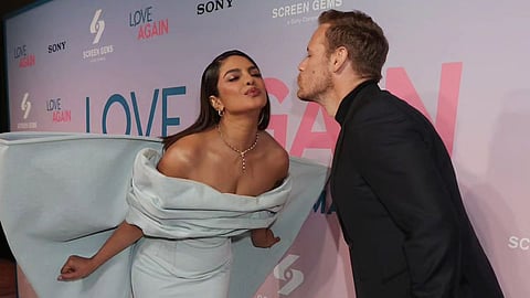 Priyanka Chopra Viral Video: प्रियांका चोप्राला खरंच या अभिनेत्यानं सगळ्यांसमोर केलं लिपकिस? जाणून घ्या व्हायरल फोटोमागील सत्य
