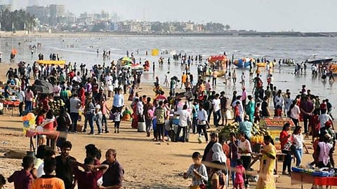 Mumbai News juhu Chaupati 4 person drowned in sea 2 boys Death 2 are missing