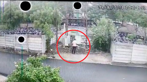 Police constable ends life by touching electric dp