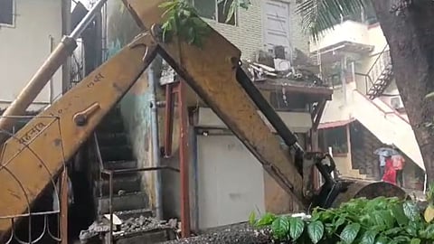 Vile Parle Building Collapse News