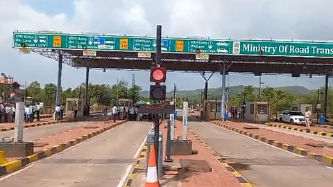 Osargaon Toll Naka, Sindhudurg, Nitesh Rane, Vaibhav Naik