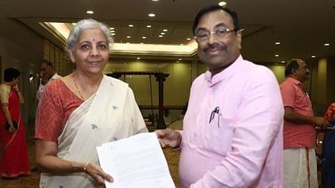 Sudhir Mungantiwar meets Nirmala Sitharaman