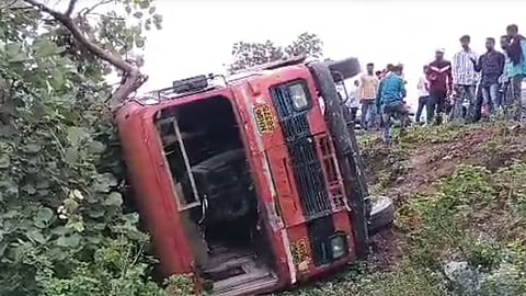 buldhana accident news. students injured