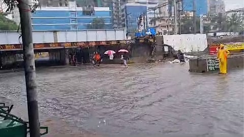 Mumbai Rain Local Train Latest Marathi News