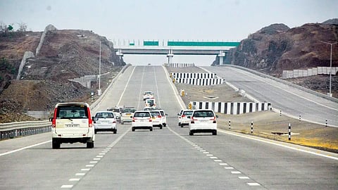 Samruddhi Highway News: 'समृद्धी' महामार्गावर दरोडा! चौघा प्रवाश्यांना लुटले; महिलेच्या अंगावरील दागिने, रोख रक्कम लंपास