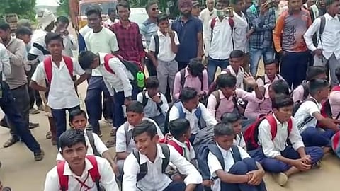 Bhandara News, Students Rasta Roko Andolan