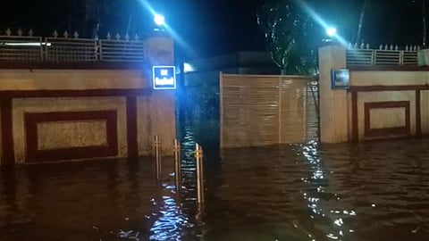 Nanded Rain News : नांदेडमध्ये पावसाचा धुमाकूळ; जिल्हाधिकाऱ्यांच्या बंगल्यात शिरले पाणी, अनेक ठिकाणी पाणी साचलं