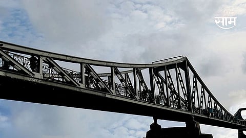 Mumbai Iron Bridge Stealing