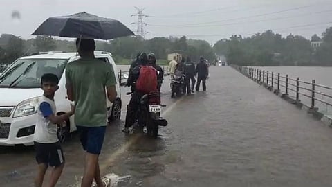 kalyan dombivli rain, train,