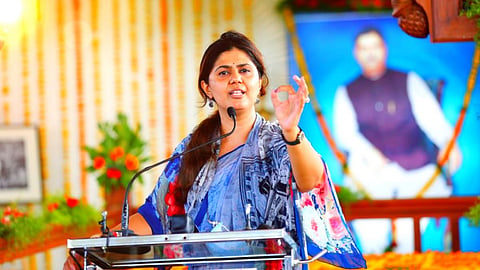 बाबा असते तर माझ्यासाठी लढले असते; पंकजा मुंडेंची मतदानाच्या दिवशी भावुक