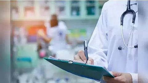 Government Hospital: राज्यातील आरोग्यसेवा 'स्ट्रेचर'वर, शासकीय रुग्णालयांची दुरवस्था; रुग्णांचे हाल