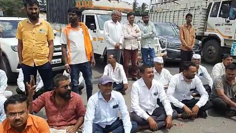 Nashik Farmer Rasta Roko News