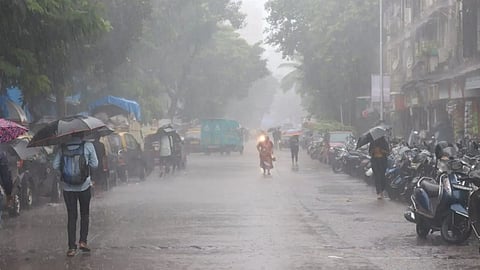 Mumbai Rain Alert: मुंबईकरांनो सावधान! मुंबईत वादळी वाऱ्यासह पावसाचा इशारा, हवामान खात्याचा अंदाज