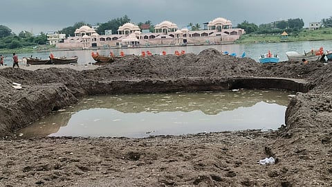 Pandharpur Ganesh Visrajan, chandrabhaga river